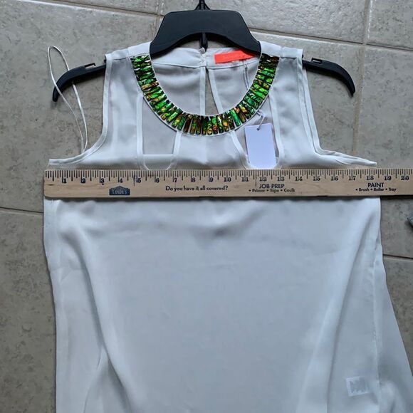 Lulumari Size Medium sleeveless top with beaded detail - Picture 7 of 8